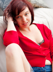 Hot nude beauty Felicity with hairy vagina